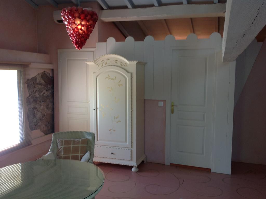 Maison D'Hotes Les Chambres De Mon Moulin Pégomas Rom bilde